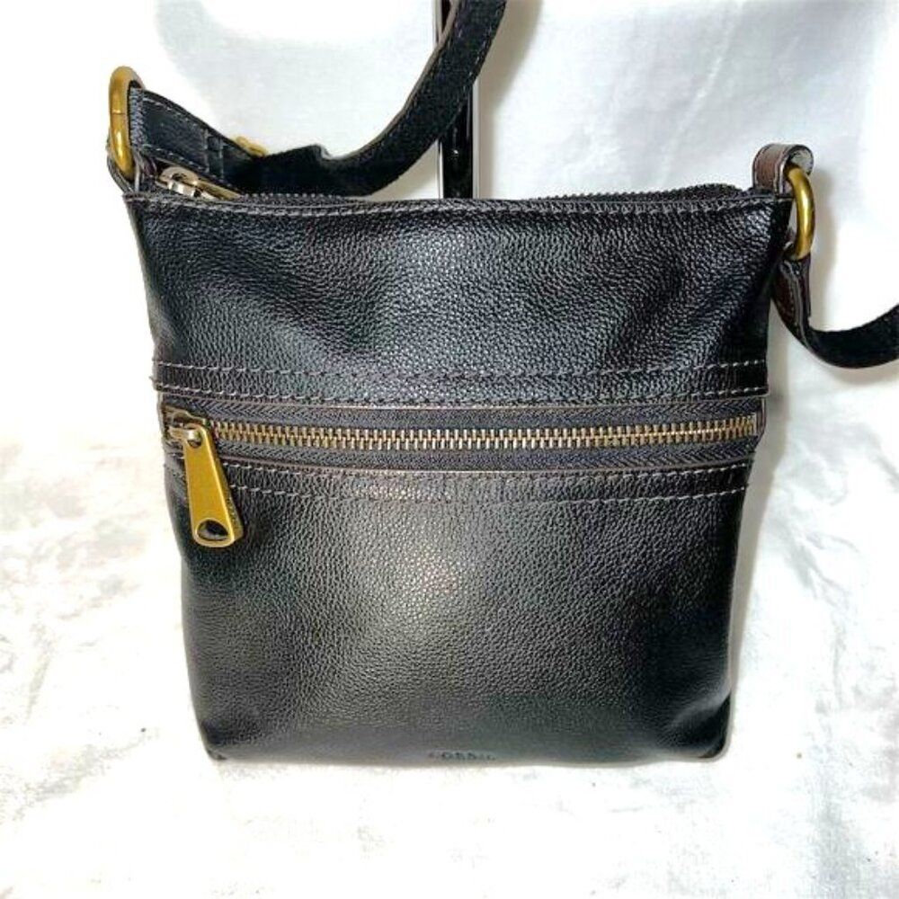 Fossil Voyager Women's Black Leather Crossbody Bag with Zip Pocket